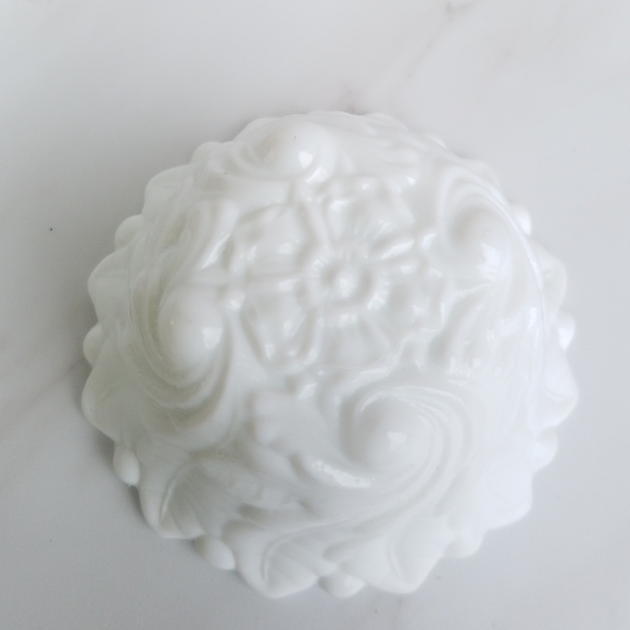 Vintage White Milk Glass Cup Candle Holders Set of 2 Leaf Design - Picture 6 of 10